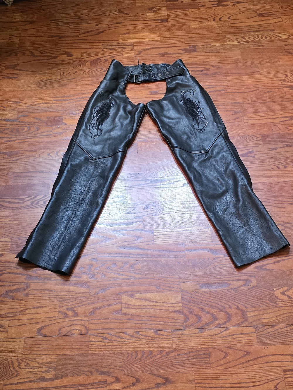 Milwaukee Leather Womens XL Chaps Heavy Black Leather Wing Embroidered Studded M